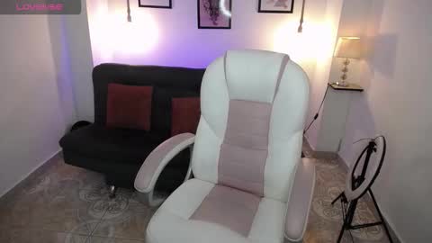 selene_rouse_ online show from November 9, 12:58 am