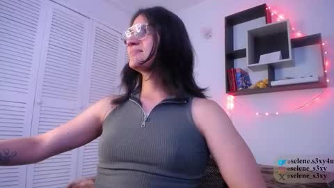 selene_s3xy online show from December 20, 11:12 pm