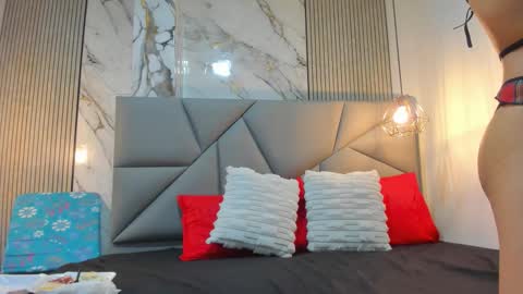 selene online show from March 28, 7:04 pm