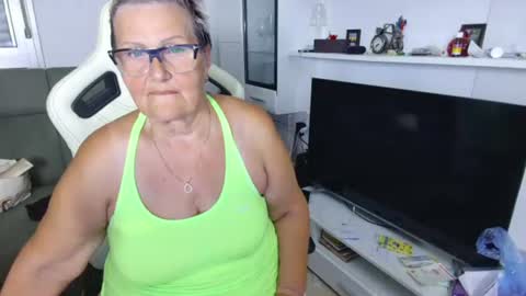 Selenna online show from June 16, 5:28 pm