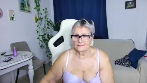 Selenna online show from February 9, 7:27 pm