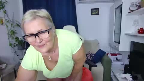 Selenna online show from April 16, 8:09 pm