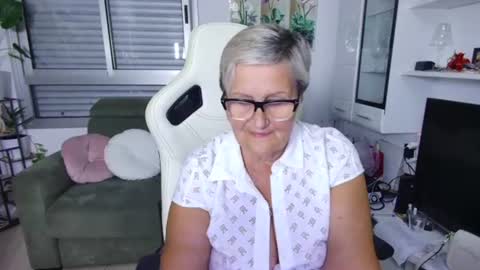 Selenna online show from July 28, 7:39 pm