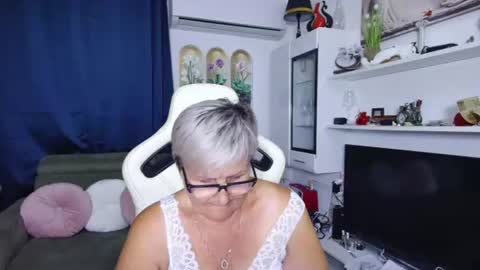 Selenna online show from July 29, 5:24 pm