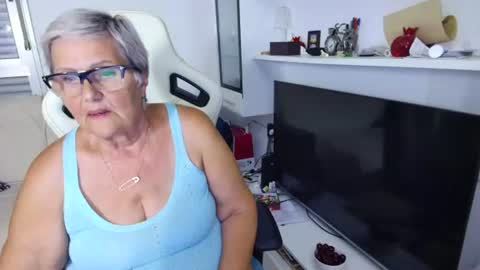 Selenna online show from June 28, 5:20 pm