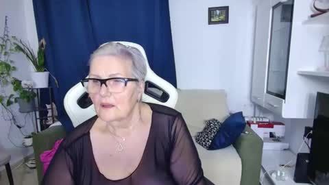 Selenna online show from April 18, 5:37 pm