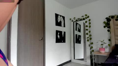 Selyn online show from February 6, 4:21 pm