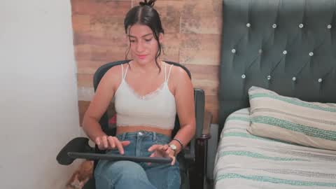 Snapshot of senssual_goddess chatting on March 4, 10:16 pm senssual_goddess online show from March 4, 10:16 pm