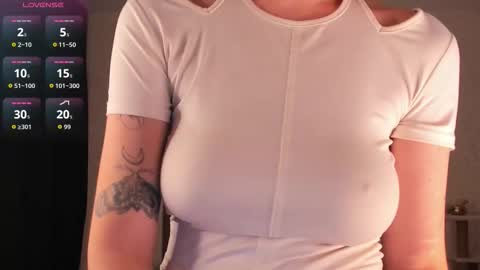 Snapshot of sensual_elza chatting on October 17, 10:52 am Elza online show from October 17, 10:52 am