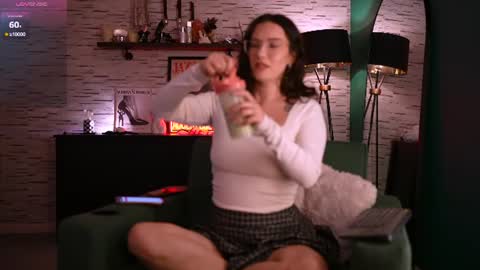 Jasmine online show from June 15, 2:42 pm