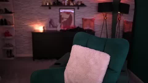 Jasmine online show from July 11, 2:42 pm