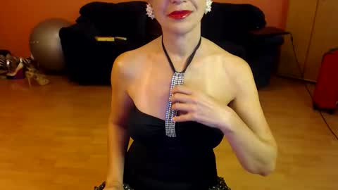 sensualmyra online show from June 4, 12:00 pm