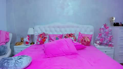 EllaRossa online show from December 20, 12:12 pm