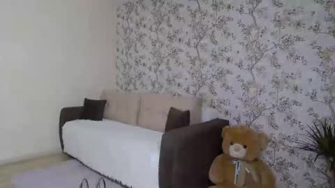 serayarose_ online show from December 15, 7:32 pm