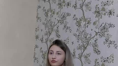 serayarose_ online show from November 27, 4:25 pm