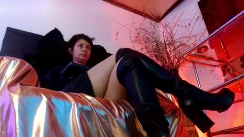 Snapshot of serena_xyz chatting on October 9, 8:03 pm Serena Xyz online show from October 9, 8:03 pm