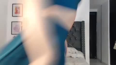 sararoussee online show from December 6, 2:29 am