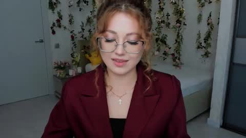 Ophelia online show from September 12, 6:32 pm