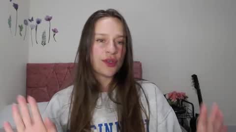 Snapshot of serenity_crystal chatting on December 6, 10:46 pm serenity_crystal online show from December 6, 10:46 pm