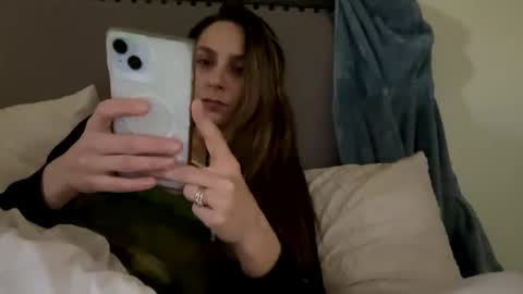 serenityroseee online show from April 18, 11:49 pm