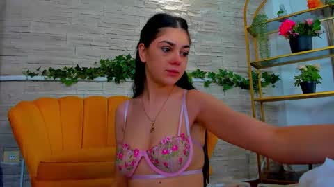 SerennaNoir online show from December 17, 5:58 am