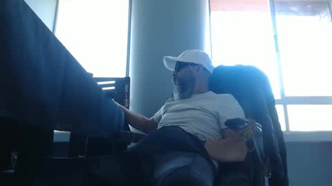 hetero serio discreto online show from September 15, 9:05 pm