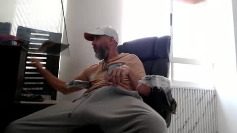 hetero serio discreto online show from June 9, 8:30 pm