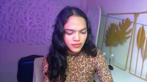 Bella online show from November 18, 6:11 pm