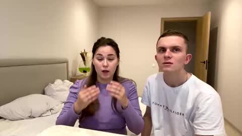 sescouple online show from January 12, 6:17 am