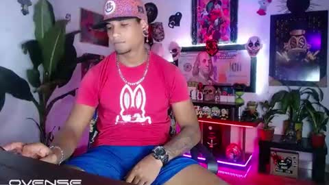 Aharon  ravelo online show from July 12, 5:43 am