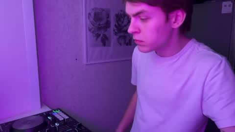Jennis and OliverPvt is open online show from May 3, 11:27 am