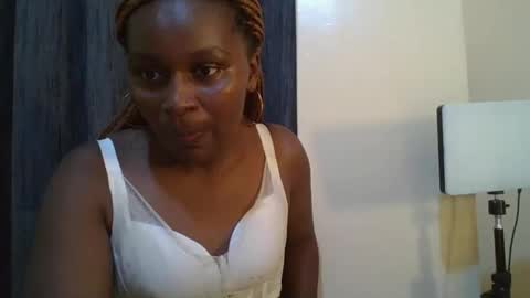 Snapshot of sexxy_amira chatting on October 24, 6:19 pm sexxy_amira online show from October 24, 6:19 pm