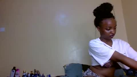 Snapshot of sexxy_daisyy chatting on October 28, 7:42 am sexxy_daisyy online show from October 28, 7:42 am