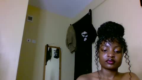 Snapshot of sexxy_daisyy chatting on October 20, 3:11 am sexxy_daisyy online show from October 20, 3:11 am