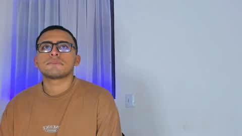 sexy_couple_xx1 online show from October 23, 10:17 am