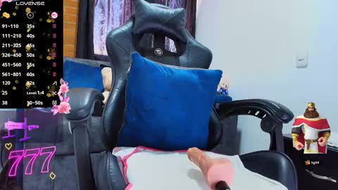 laura  online show from February 28, 1:04 pm