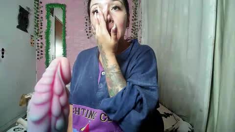 sexy lolas online show from February 20, 2:33 am