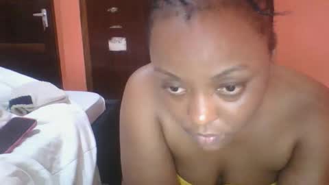 Snapshot of sexy_phee chatting on October 28, 8:37 am sexy_phee online show from October 28, 8:37 am