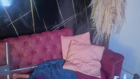 sexy_valeshca online show from April 15, 4:32 pm