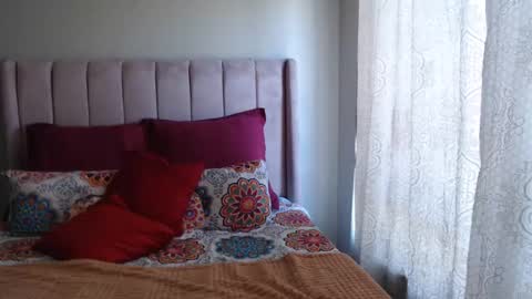 Angie online show from December 12, 10:02 am