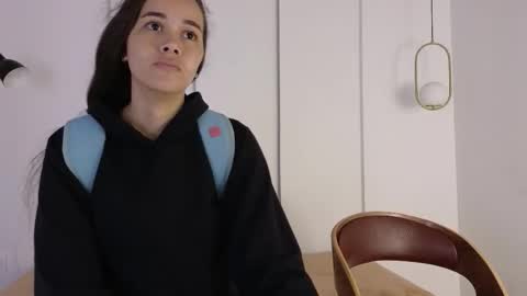 chanell and yina online show from November 18, 12:52 pm