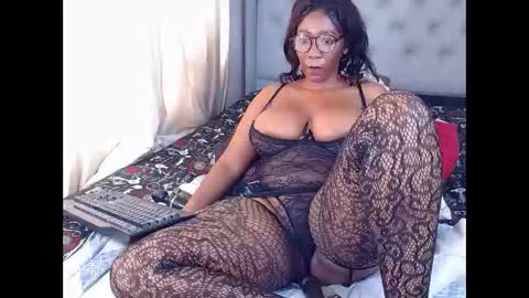 sexycoockiexx online show from May 6, 11:27 am