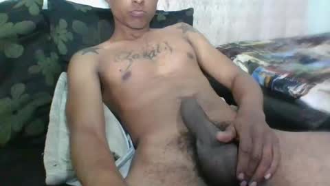 Snapshot of sexyleon69 chatting on February 27, 4:13 am Sexy leon online show from February 27, 4:13 am