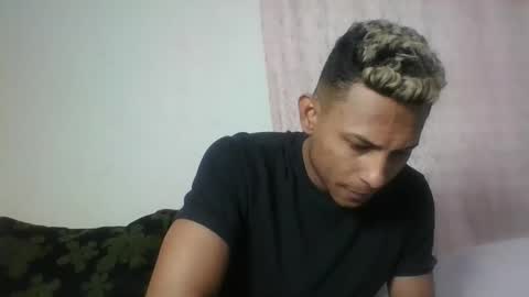 Snapshot of sexyleon69 chatting on December 30, 9:40 pm Sexy leon online show from December 30, 9:40 pm