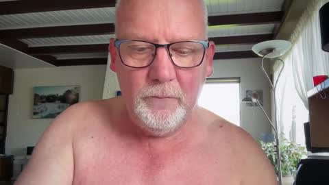 SexyLuke online show from October 22, 9:23 am