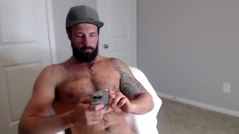 Snapshot of sexymanmk26 chatting on February 5, 1:26 am lets go private  im ready to play pvt cum online show from February 5, 1:26 am