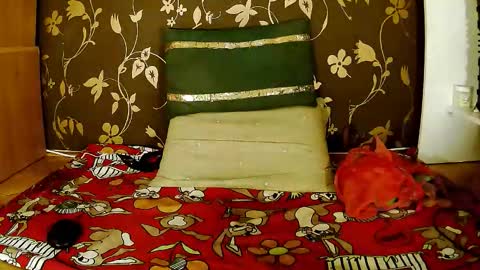 Squirty Maya Gold online show from March 18, 5:46 am