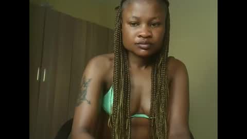 queenivy online show from November 10, 5:21 am