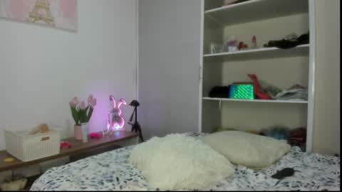 sexyskin8_xxx online show from March 5, 7:34 pm