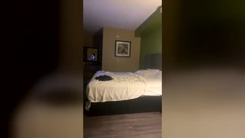 Smooth bi guy online show from July 28, 7:50 am
